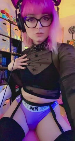 Wanna get me hard while I game? <3