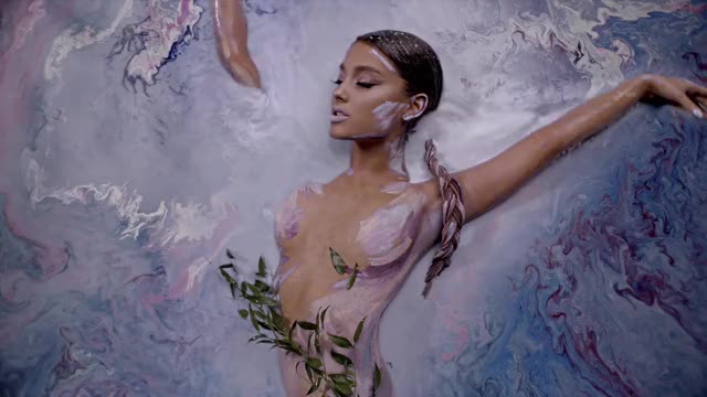 [UHD] Bodypaint (2) [looped] - GIAW (MV) - 2018
