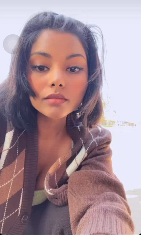 🤤🤤🤤 kamming for her