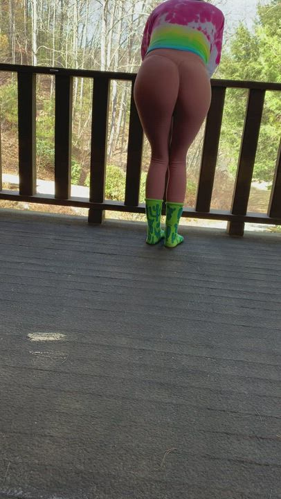 So happy for the weather! I hope my neighbors enjoy the view ;)