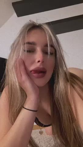 Nerdy college student, would you smash? (OC)