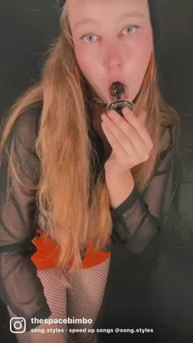 Sucking my plug before I use it 😋