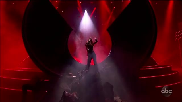 Taylor Swift - (10.09.18) Performing "I Did Something Bad" At The American