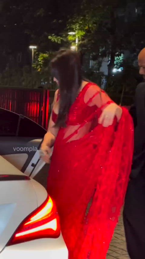Nora Fatehi and her use less saree pallu