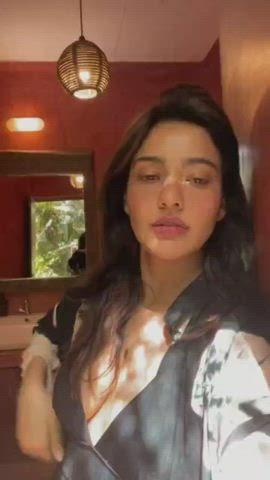Neha Sharma at her best 😍🍼