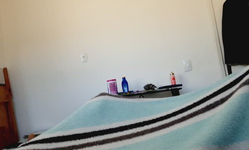 [F>M] What's going on under the blanket?
