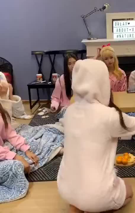 190115 Nature Saebom VLIVE feet