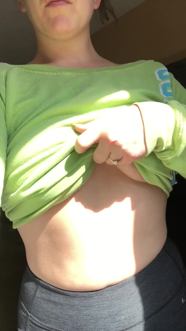 The sunlight was perfect this morning [F]