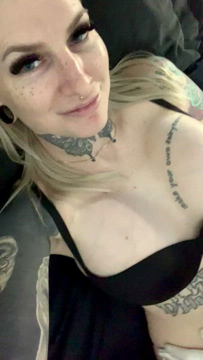 I love making my little barbie girl fuck herself 😈💖