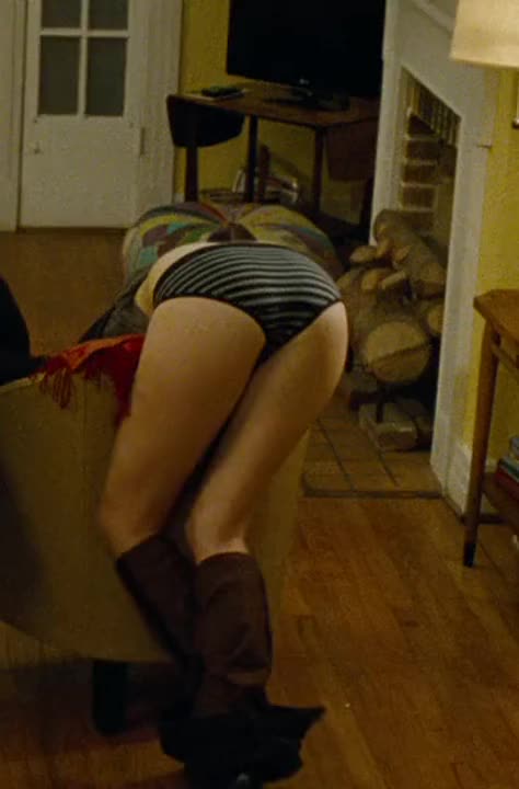Elizabeth Olsen Nude in Oldboy 04