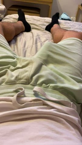 stop scorlling, I wanna show you my boner 🍆