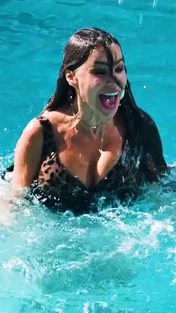 Sofia Vergara (Modern Family) S11E10