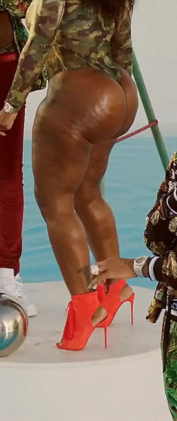 Maddy Jiggle 8