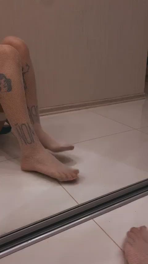 Would you like to lick my sweet feet? 🦵💦
