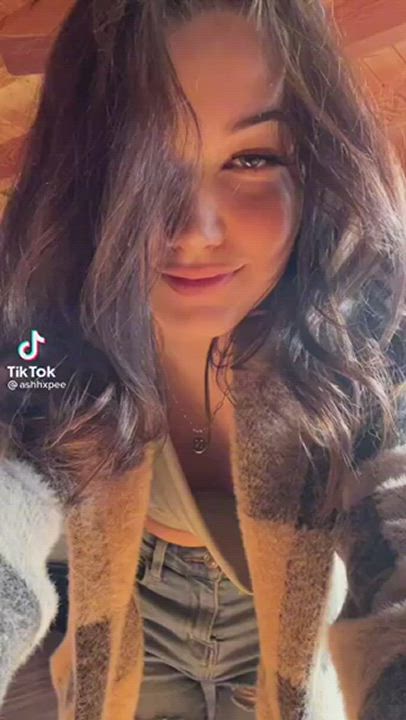 Downblouse Nipslip Teen gif