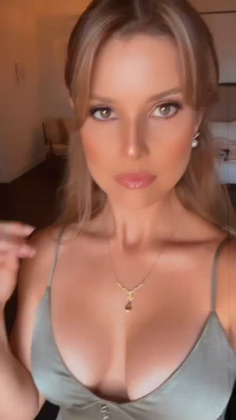 amanda cerny cleavage sexy gif