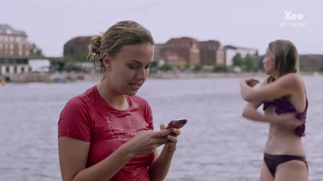 Frederikke Dahl Hansen & Emma Sehested Høeg (Limboland S01E03)