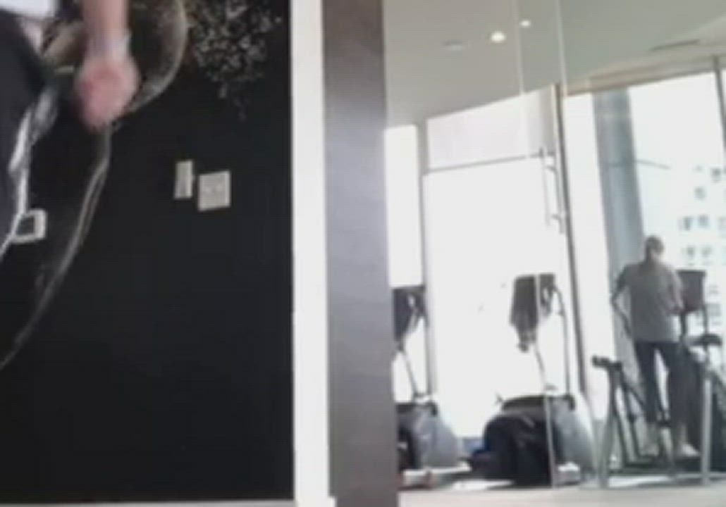 Can't believe I did this at the gym!! - RISKY PUBLIC 😨