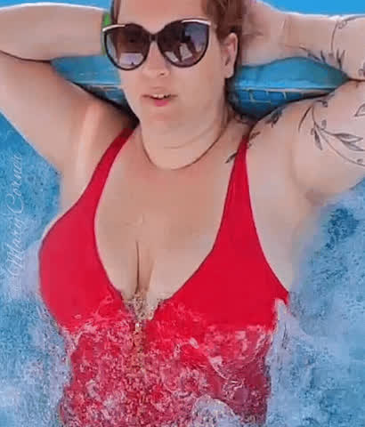 BBW Big Tits Boobs Cleavage Curvy Hotwife Thick Tits Wet gif