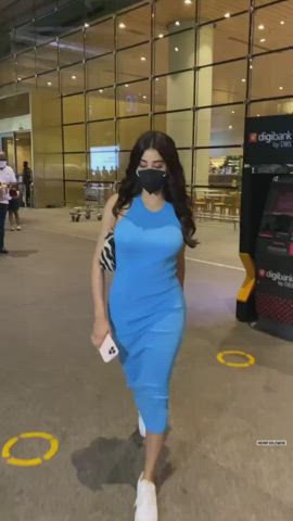 Oh Janhvi kapoor’s gaand is so mesmerising 😍