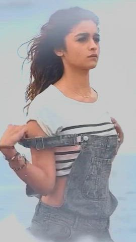 Alia Bhatt Kapoor ne uth'alia'...toh humne hil'alia'