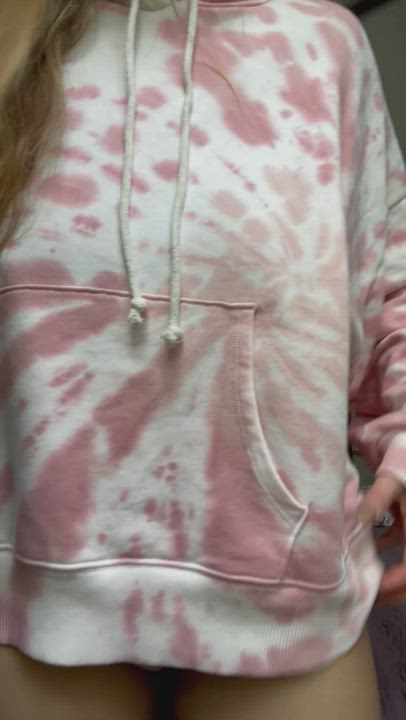 accidentally got this camel toe while filming a tittydrop ?
