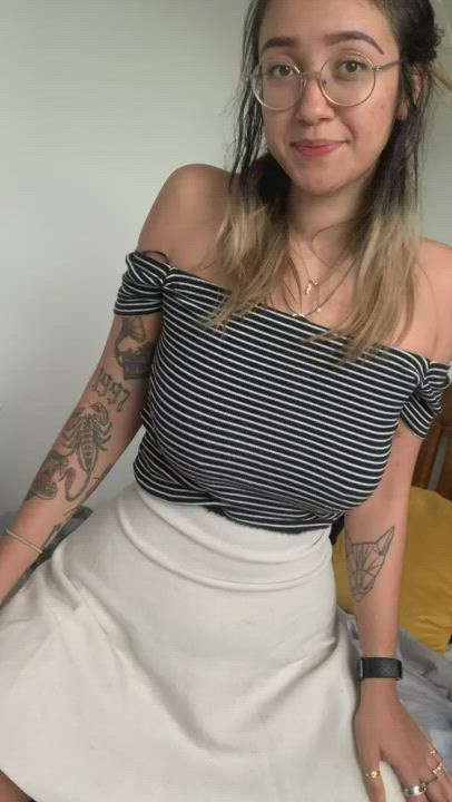 Cute girl next door with a slutty side.