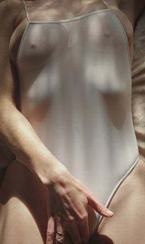 [F]What's a girl to do when all alone 😈💦