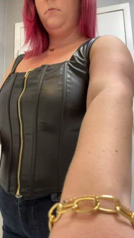 What are you thinking while I’m getting my tits out?
