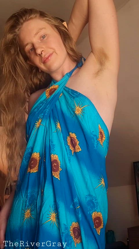 I felt so cute in this dress today 🌻