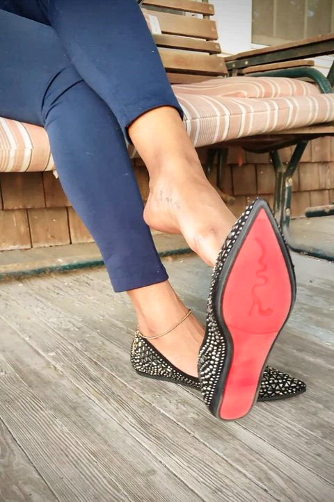 Porch dangling with Whoopsie! New dangle vid up on YouTube - link in comments!