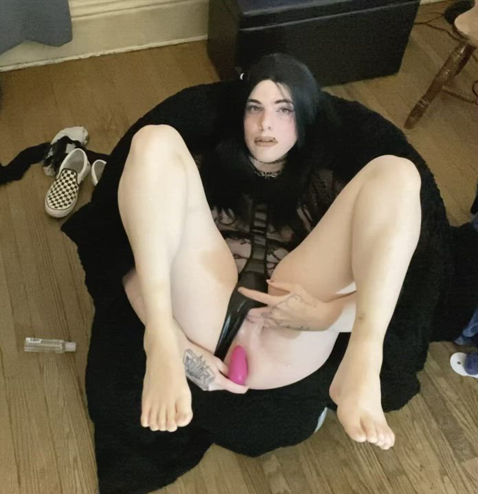 Just playin with my butt