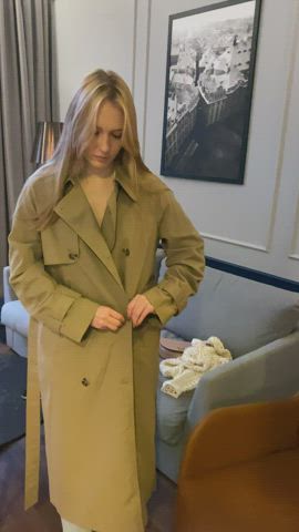 Look at what's underneath my autumn coat <3 (19F)