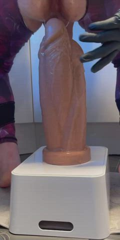 Ohhh...wow.... das Fötzchen kann was ab.