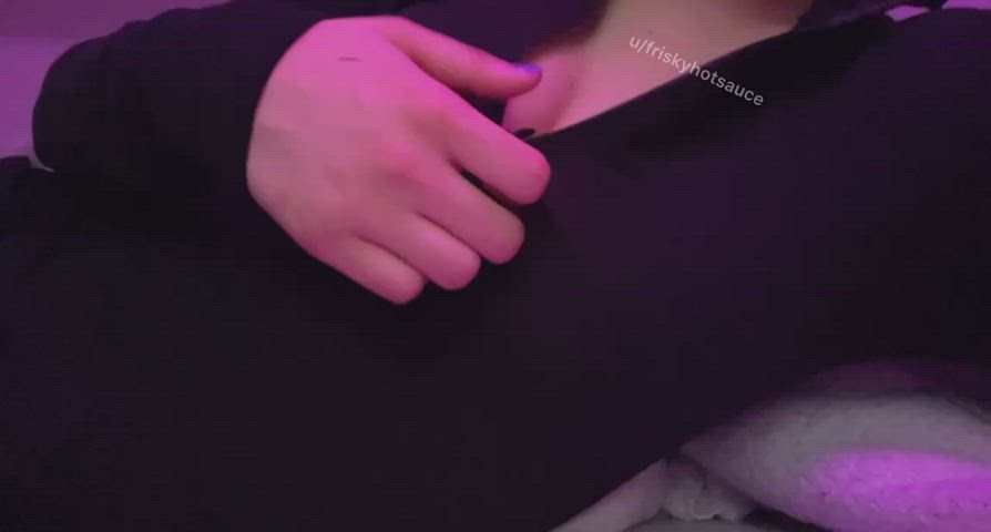 [F] the perks of onesies = easy access