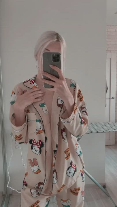 Does pajamas suit me? Or is it better to take it off?