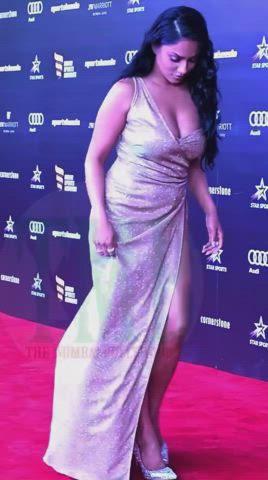 Is she pantyless on red carpet?