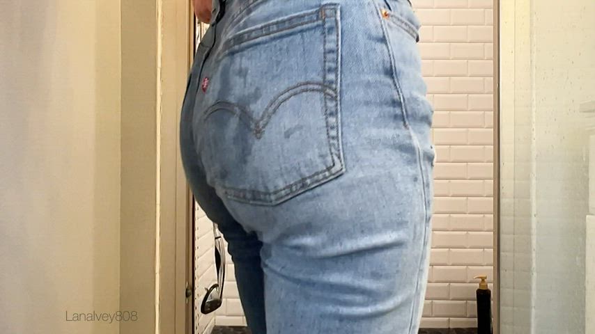 Wetlook Levis in the Shower