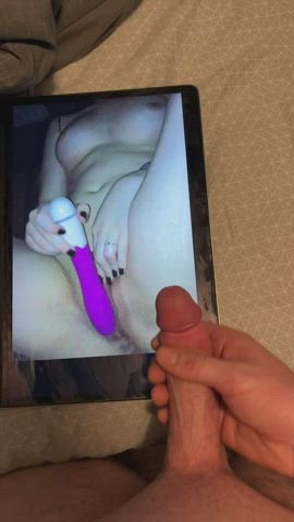 Redditors wife gets a big load of cum 😍 (Request)