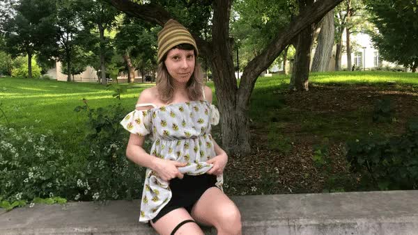 My first time flashing in public ( *>ω<*)