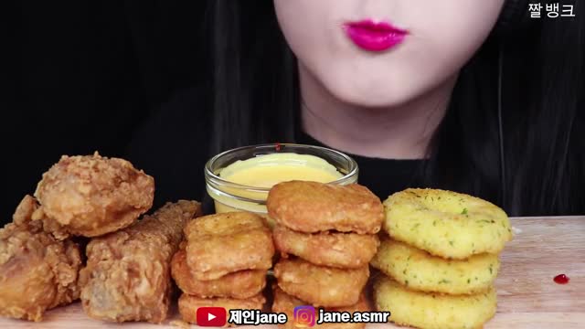 제인_CHEESY CORN DOG, CHICKEN NUGGETS, FRIED CHICKEN, CHEESE RINGS  먹방-3