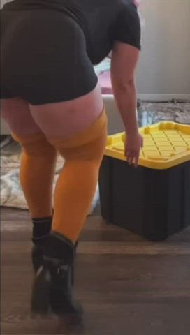 amateur mom tattoo thick thighs gif