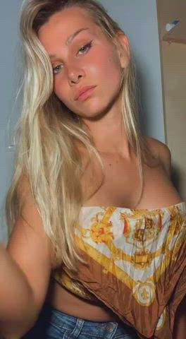 19 years old blonde boobs tight gif