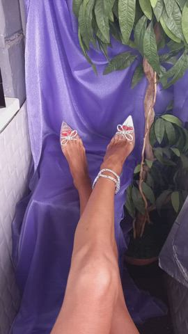 amateur feet feet fetish foot fetish heels milf mature mom shoes gif