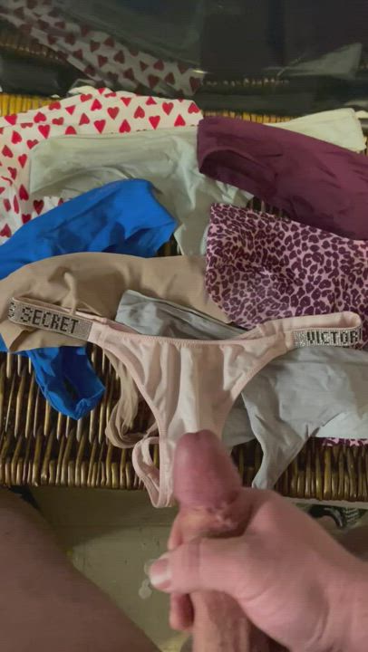 M4A looking to see if anyone wants to jerk off with panties and bras with me