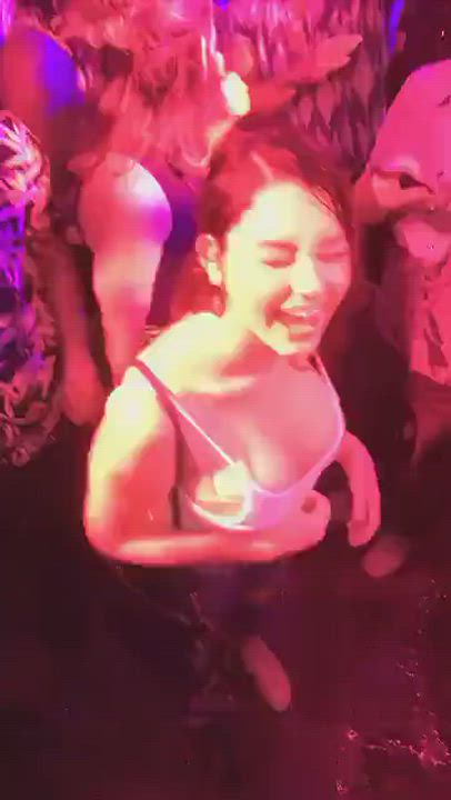 more champagne babes
