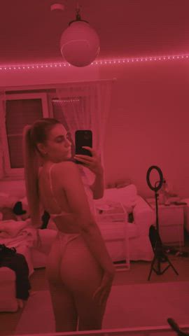 someone come makeout with me.. like now?