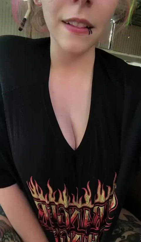 All this thiccness hiding under an oversized shirt