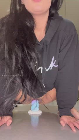 No one’s home if you wanna lay on the counter and replace my dildo 🥵 (F31)