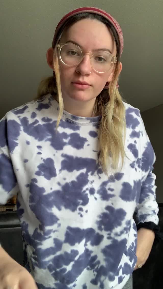 no makeup, cozy outfit and glasses on ? I'm still cute right?